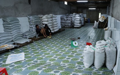 Ập vào cửa hàng vật tư Thu Hồng 1, công an phát hiện bí mật động trời