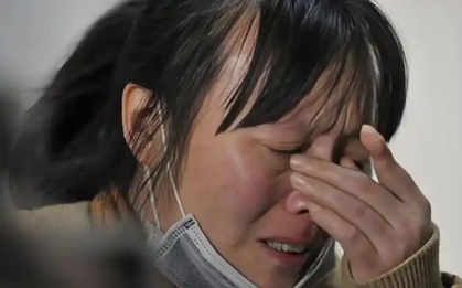 Mẹ không nói lời nào, lén rút sạch 1,4 tỷ tiền tiết kiệm của con cả để mua nhà cho con út, cái kết vài năm sau quá cay đắng!