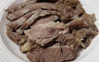 Sau 30 năm ăn thịt, tôi phát hiện ra luộc thịt kiểu này là ngon nhất: Thịt không tanh hay khô, ít mỡ lại tốt sức khỏe