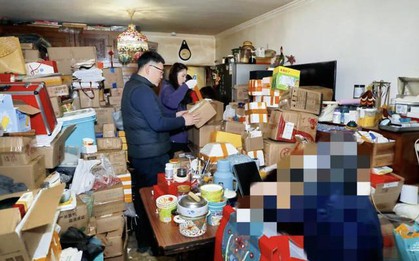 Cụ bà chốt hàng nghìn đơn online nhưng không bao giờ tháo hộp, 30 người dọn 12 giờ mới thấy mặt sàn: Phía sau là cả câu chuyện buồn