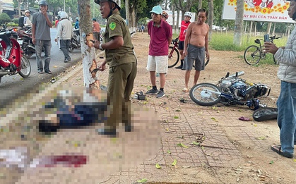 Xe máy chở 3 tông vào gốc cây, 2 thiếu niên tử vong