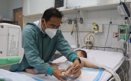 Trẻ nguy kịch vì mắc bệnh tay chân miệng không triệu chứng