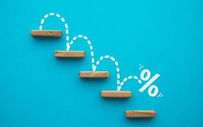 Vì sao ý tưởng “gấp đôi tài khoản sau 10 năm” từ lãi kép gửi tiết kiệm là rất khó?