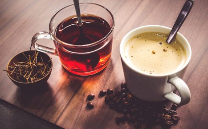 Nên chọn trà hay cà phê để bắt đầu buổi sáng?
