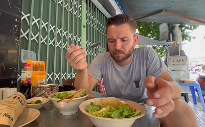 Trổ tài khen món ăn Việt Nam đậm đà, khách Tây khiến chủ quán ngơ ngác mất vài nhịp mới hiểu