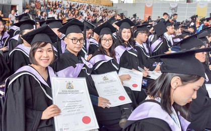 Xôn xao câu chuyện gia đình đầu tư 1 tỷ cho học RMIT, 100 triệu thi CFA nhưng "đổ sông đổ bể", 24 tuổi chọn làm lại từ đầu