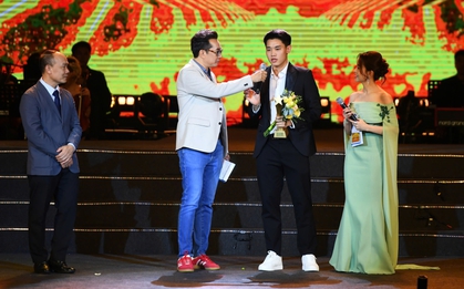 Đình Bắc nhận giải Cống hiến 2026, tuyên bố sẵn sàng xuất ngoại