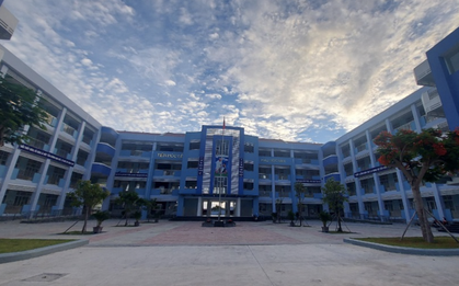 Đình chỉ cô giáo phạt 5 học sinh tự chích kim tiêm vào tay