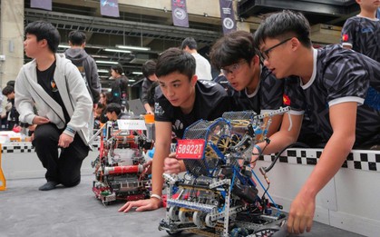 3 đội tuyển LSTS (Trường Đinh Thiện Lý) cùng đại điện Việt Nam chinh phục sân chơi Robotics lớn nhất hành tinh