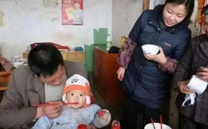Bé 5 tháng tuổi suy gan sau bữa tiệc gia đình: Bác sĩ lo ngại vì "tình thương thiếu hiểu biết" của ông nội