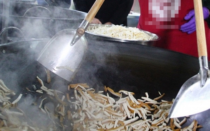 Vợ chồng chủ cửa hàng buffet cùng mắc ung thư phổi vì 3 thói quen nấu nướng suốt 20 năm, nhiều người Việt mắc sai lầm tương tự