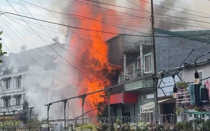 Cháy lớn tại căn nhà ở Đà Lạt, khói đen bốc cao hàng chục mét khiến cả khu phố hoảng loạn