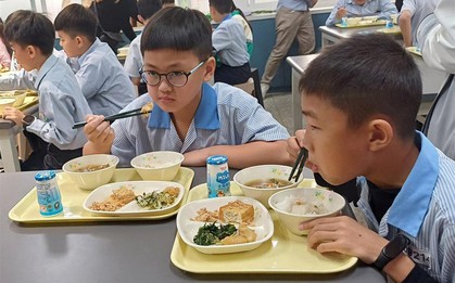 Phụ huynh Hà Nội tranh cãi "nảy lửa" vì một vấn đề sau vụ 300 tấn thịt lợn bẩn: Tưởng đơn giản mà cũng phức tạp lắm!