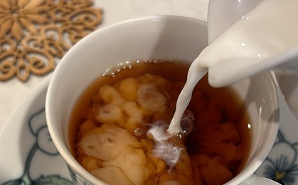 Người đàn ông 24 tuổi đột nhiên mù lòa, bác sĩ chỉ đích danh "thủ phạm" là loại nước hiếm người trẻ nào không mê