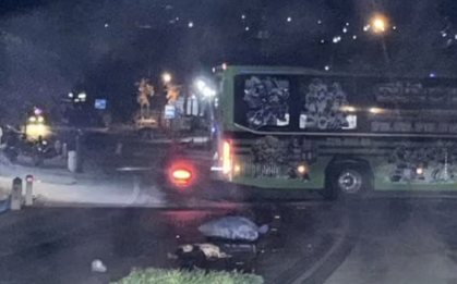 Xe khách tông xe máy, 2 người tử vong tại chỗ