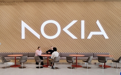 Nghỉ làm điện thoại, Nokia hồi sinh từ đống tro tàn