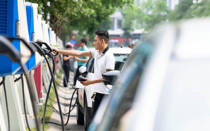 Hà Nội 2026: Trạm sạc phủ kín phố, tài xế xe điện “bỏ túi” nửa tỷ đồng mỗi năm