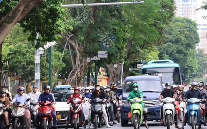 Hà Nội cấm xe máy xăng ở 11 tuyến phố từ 1-7: Người dân nói gì?