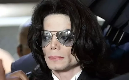 Bỏ quên quá khứ trần trụi, đen tối của Michael Jackson