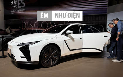 Xem trước Lexus ES 500e sắp ra mắt Việt Nam: Sedan thuần điện đi hơn 600 km/sạc, trang bị hàng ghế sau dễ ghi điểm đại gia Việt