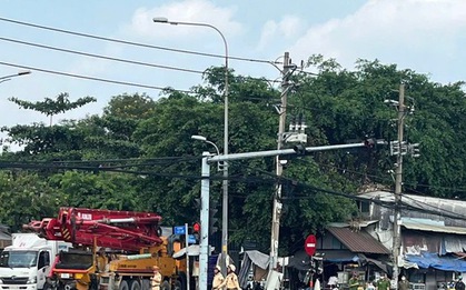 Clip xe tải tông nhiều xe máy ở TPHCM, 2 người thương vong