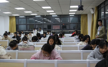 Lối thoát cho sinh viên ngành Ngôn ngữ: Mô hình "Ngoại ngữ + X" và 3 kỹ năng để không bị AI thay thế