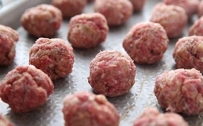 Nhiều người KHÔNG hề biết: Thịt lợn có 4 đặc điểm này rẻ mấy cũng đừng dại mà mua về nhà!