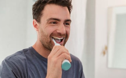 Bác sĩ nói thẳng: Rất nhiều người đánh răng sai thời điểm mà không biết