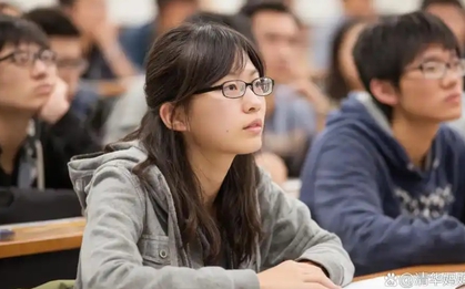 Nỗi kinh hoàng đang bao trùm các cử nhân phiên dịch tại Trung Quốc: Mất việc vì AI phát triển thần tốc, giờ biết tiếng thôi là chưa đủ!