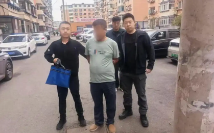 Chặn shipper giữa đường, thu giữ 4 cây vàng và hơn 153 triệu đồng giấu trong nồi cơm điện