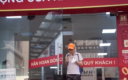 Cảnh tượng lạ tại cửa hàng vàng Bảo Tín Minh Châu
