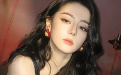 Mỹ nhân đè bẹp Địch Lệ Nhiệt Ba