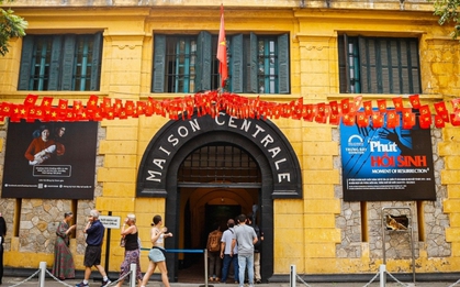 Tất cả người dân đến Nhà tù Hỏa Lò chú ý