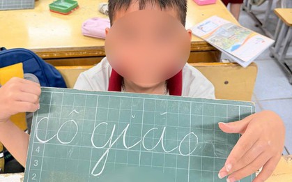 Được yêu cầu viết 1 câu nhận xét về cô giáo, cậu bé viết 1 chữ nhưng bất ngờ là phản ứng của giáo viên
