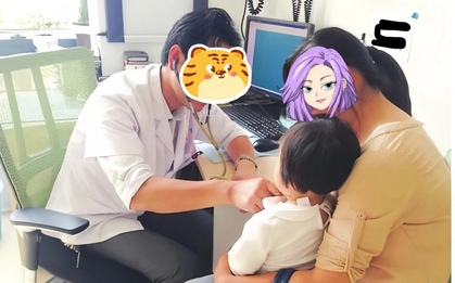 Bé gái 4 tuổi nuốt nhầm gói hút ẩm, mẹ cho uống ngay 1 loại nước khiến bác sĩ cũng phải khen: "Rất chuyên nghiệp"