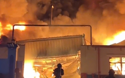 Cháy lớn kèm nhiều tiếng nổ tại một công ty ở TPHCM