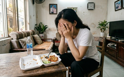 1 chiếc hộp cơm khiến bà mẹ bật khóc UẤT NGHẸN: Chi tiết nhỏ nhìn ra cả 1 bi kịch gia đình!