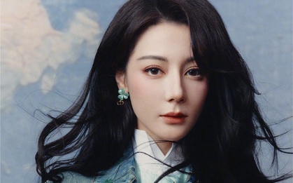 “Địch Lệ Nhiệt Ba có biết xấu hổ không vậy?”