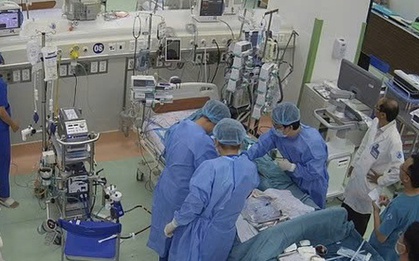 Phút sinh tử: Bác sĩ níu lại sự sống cho bé trai 10 tuổi