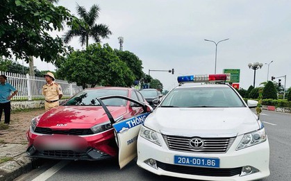 Vi phạm nồng độ cồn, tài xế tông xe bung cánh cửa ô tô chuyên dụng của CSGT