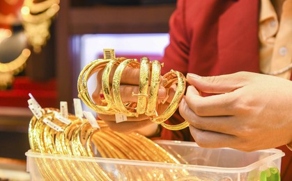 Giá vàng hôm nay 11/5: Quay đầu giảm, mất mốc 4.700 USD/ounce