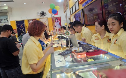Tối 12-5, chóng mặt trước giá vàng thế giới