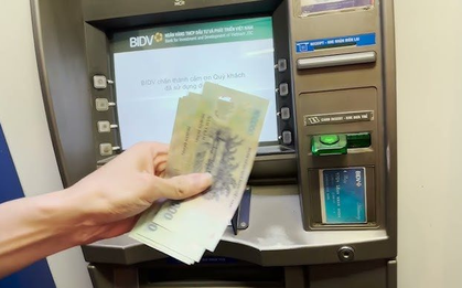 Vietcombank, BIDV, Techcombank,... sẽ thu phí chuyển khoản trong những trường hợp sau