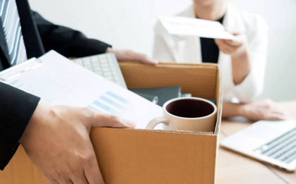 Hàng trăm nhân viên IT một hãng ô tô vừa bị sa thải nhẫn tâm qua 1 cuộc họp online 15 phút, phải ký giấy miễn trừ, hoàn trả tài sản