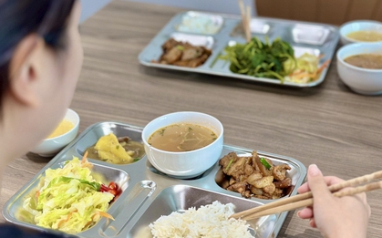 Đột nhập Sky Lounge: Bữa ăn 38.000 đồng của tiếp viên hàng không Vietnam Airlines có gì?