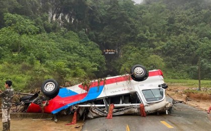Lũ dữ quét qua Cao Bằng: Xe khách bị "vò" nát, cuốn trôi gần 100m; hàng trăm ngôi nhà ngập sâu