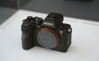 Máy ảnh cảm biến xếp chồng giá 114 triệu đồng của Sony có gì?