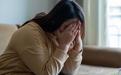 Cô gái 23 tuổi ở TP.HCM bật khóc khi có phản ứng với giang mai: "Người yêu em là PT mà..."