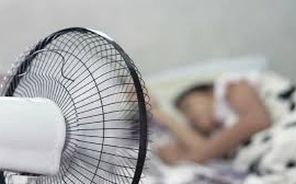 Khi đi ngủ nên bật quạt hướng vào đầu hay hướng vào chân? Đáp án gây bất ngờ