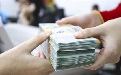 Cụ ông mở nhiều sổ tiết kiệm hơn 300 triệu, đến hạn không tất toán, tự động tái tục rồi kiện ngân hàng